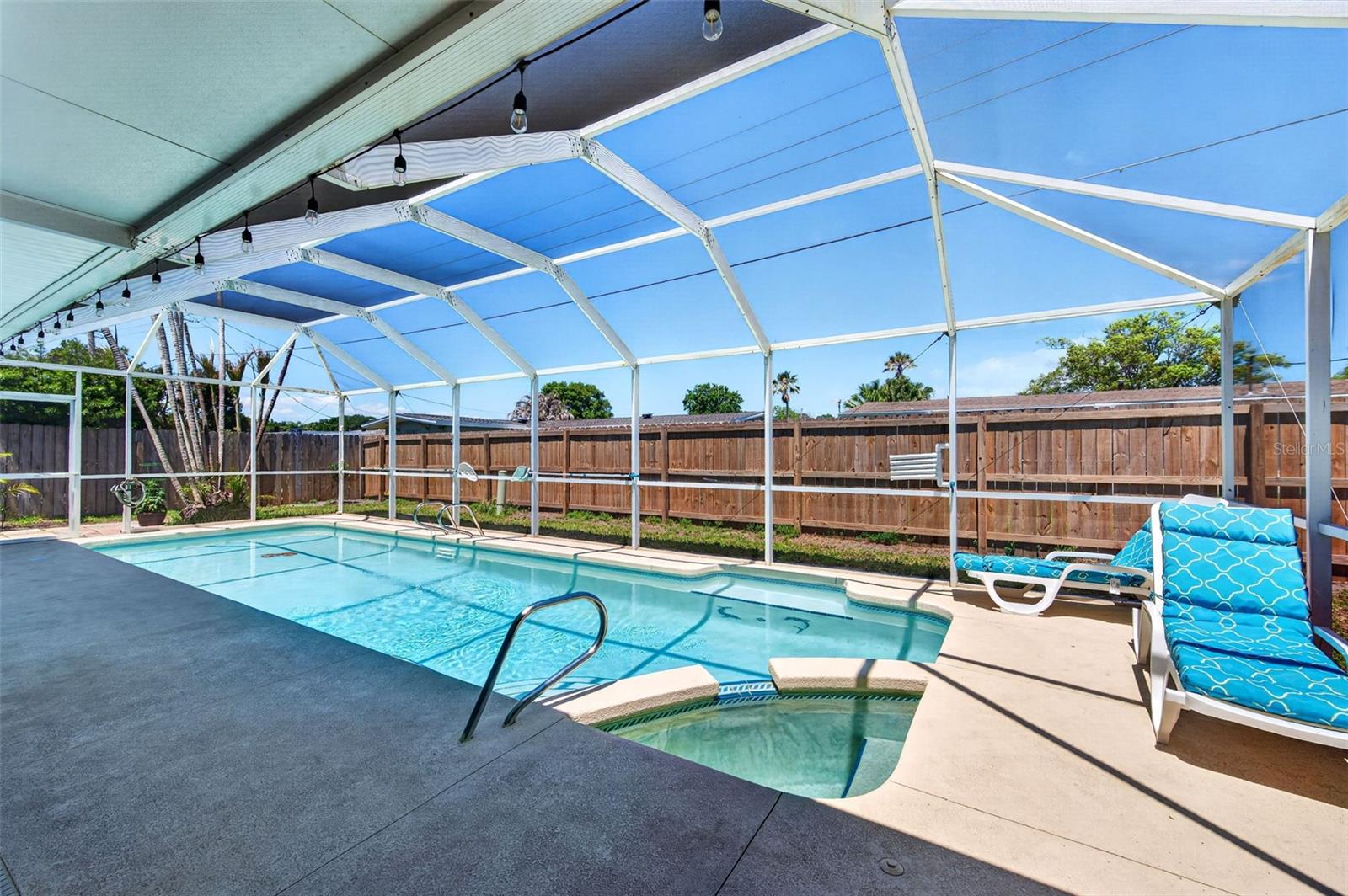 Image 23 of 32 For 250 Perth Avenue