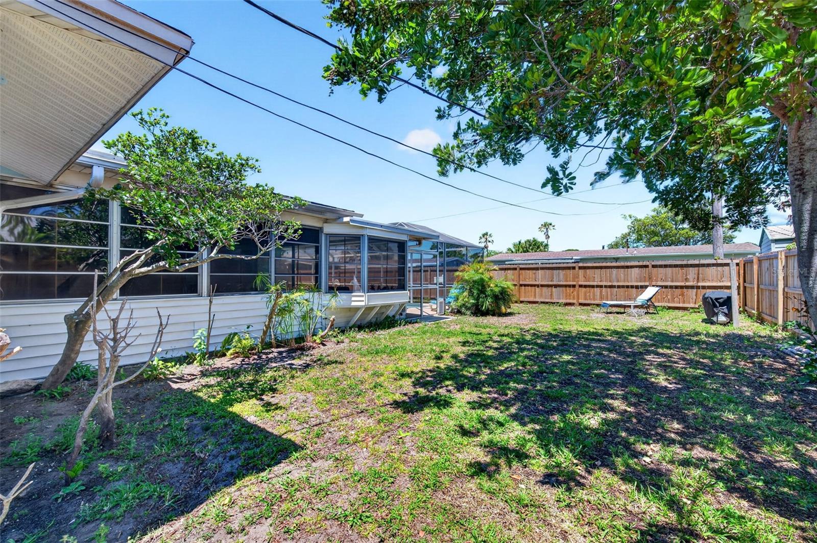 Image 30 of 32 For 250 Perth Avenue