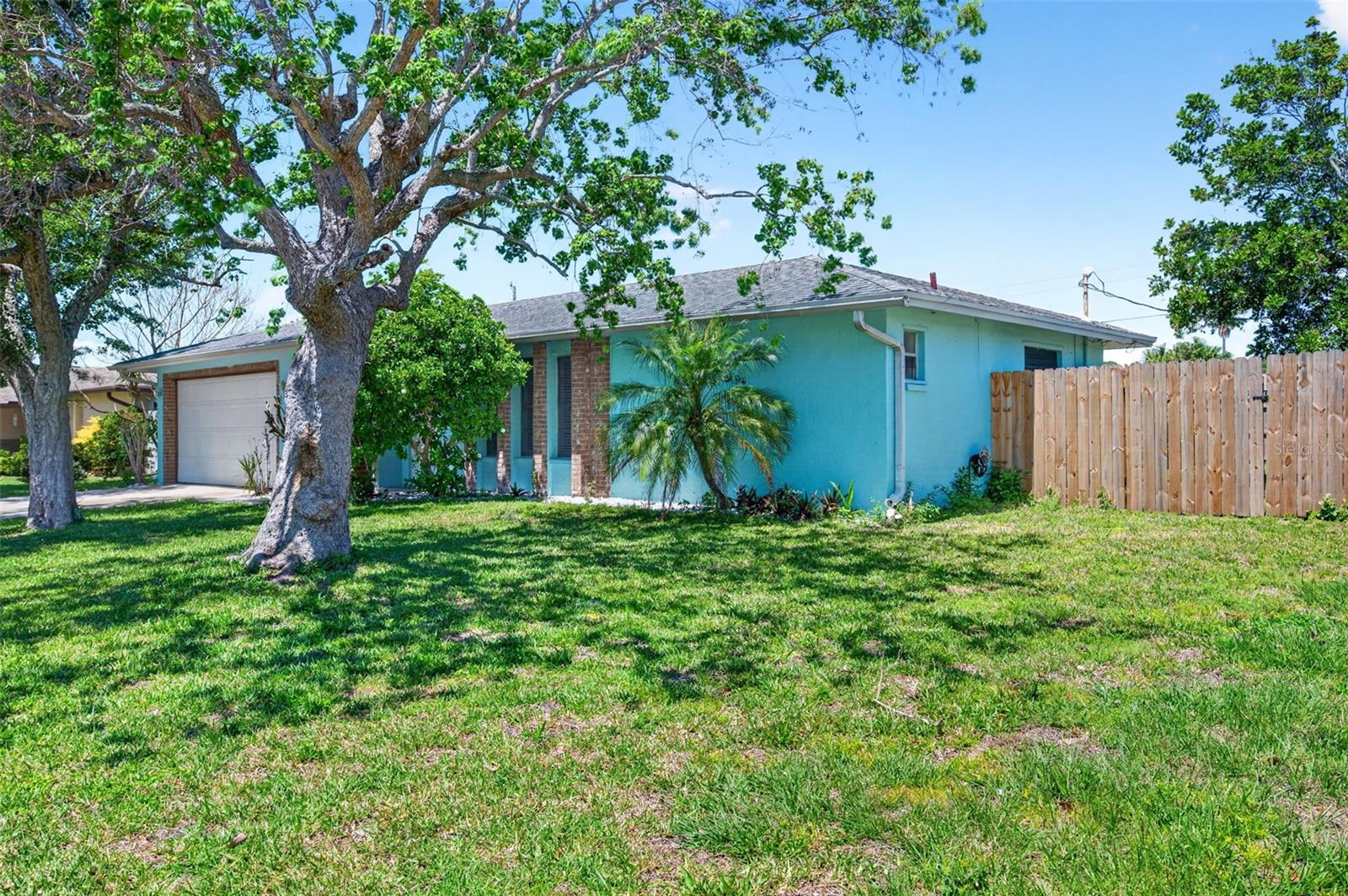 Image 31 of 32 For 250 Perth Avenue