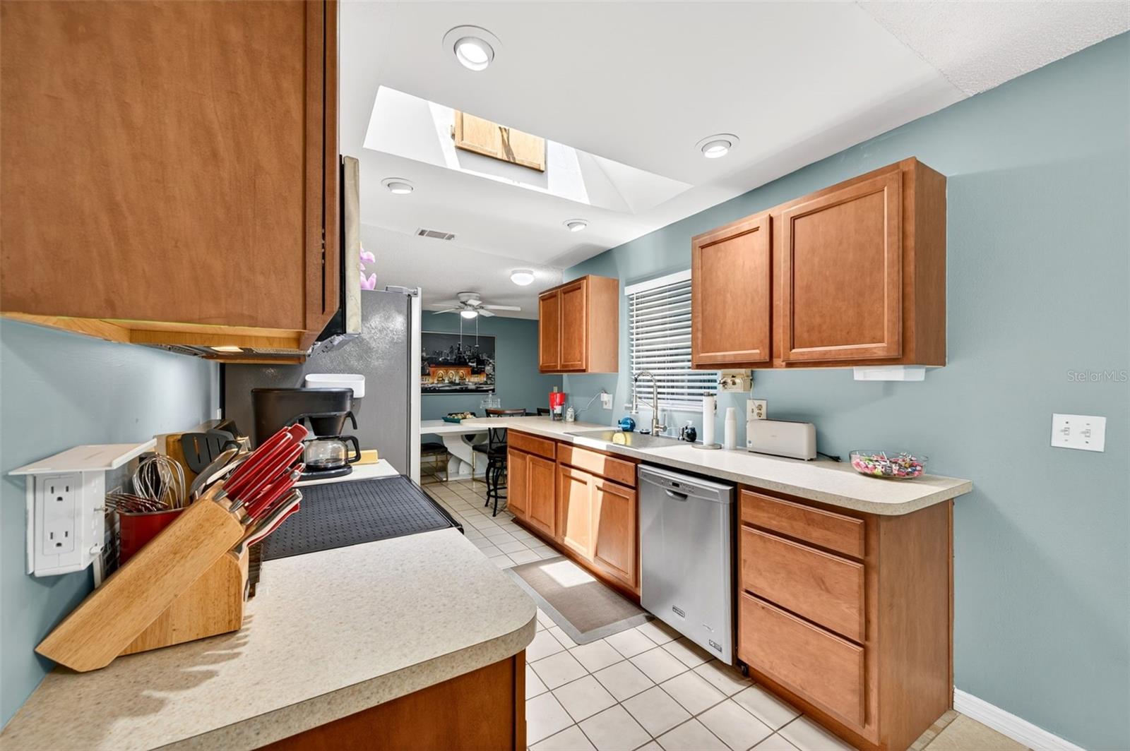 Image 9 of 32 For 250 Perth Avenue