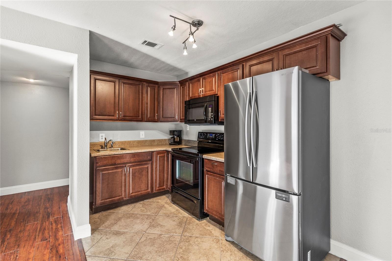 Image 6 of 15 For 2547 Alafaya Trail 92