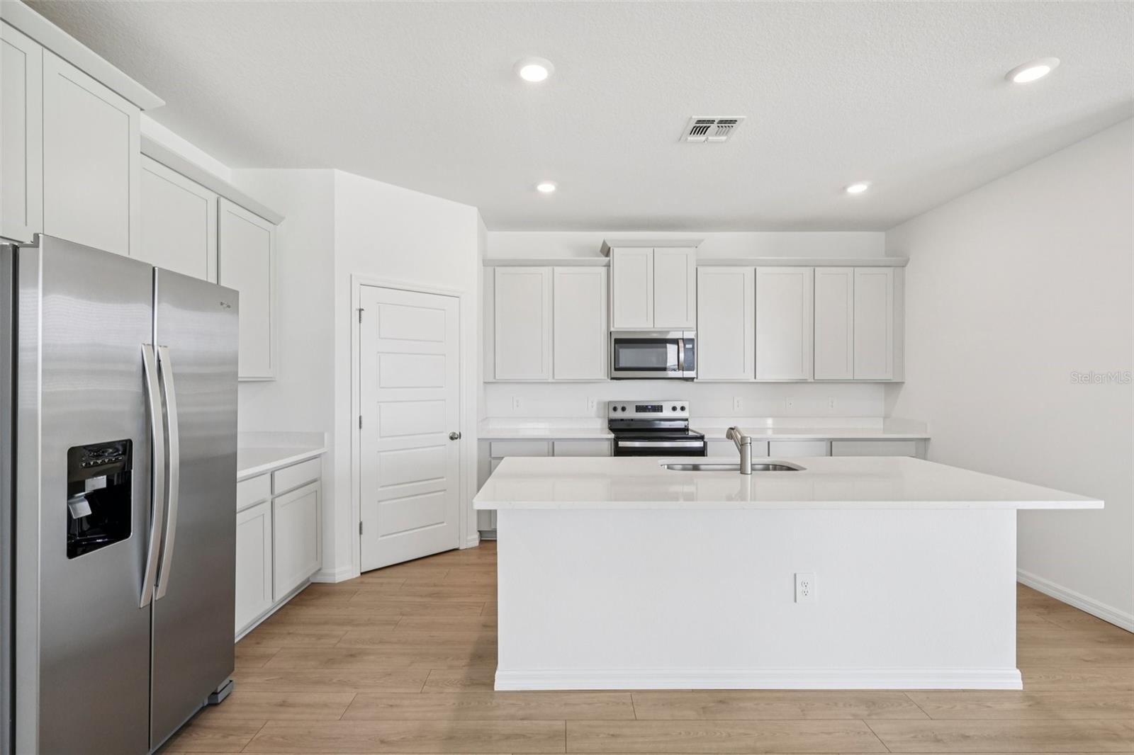 Image 12 of 35 For 4664 Barberry Avenue