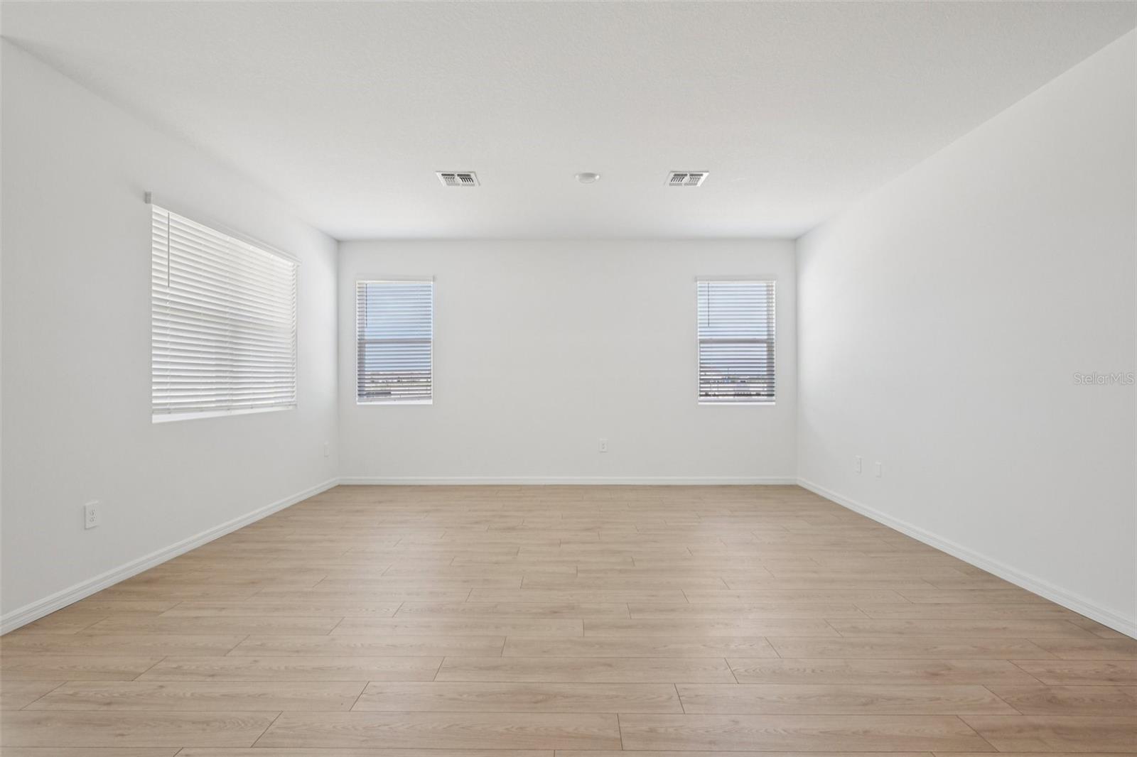 Image 6 of 35 For 4664 Barberry Avenue