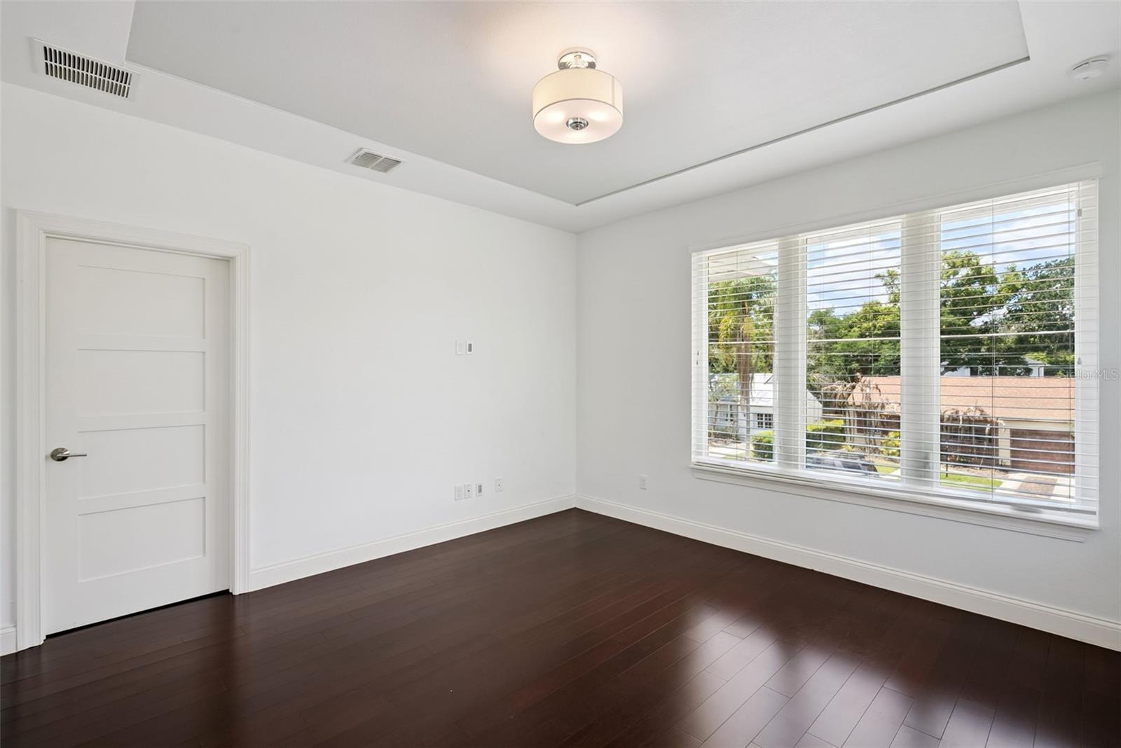 Image 21 of 66 For 2505 Depauw Avenue