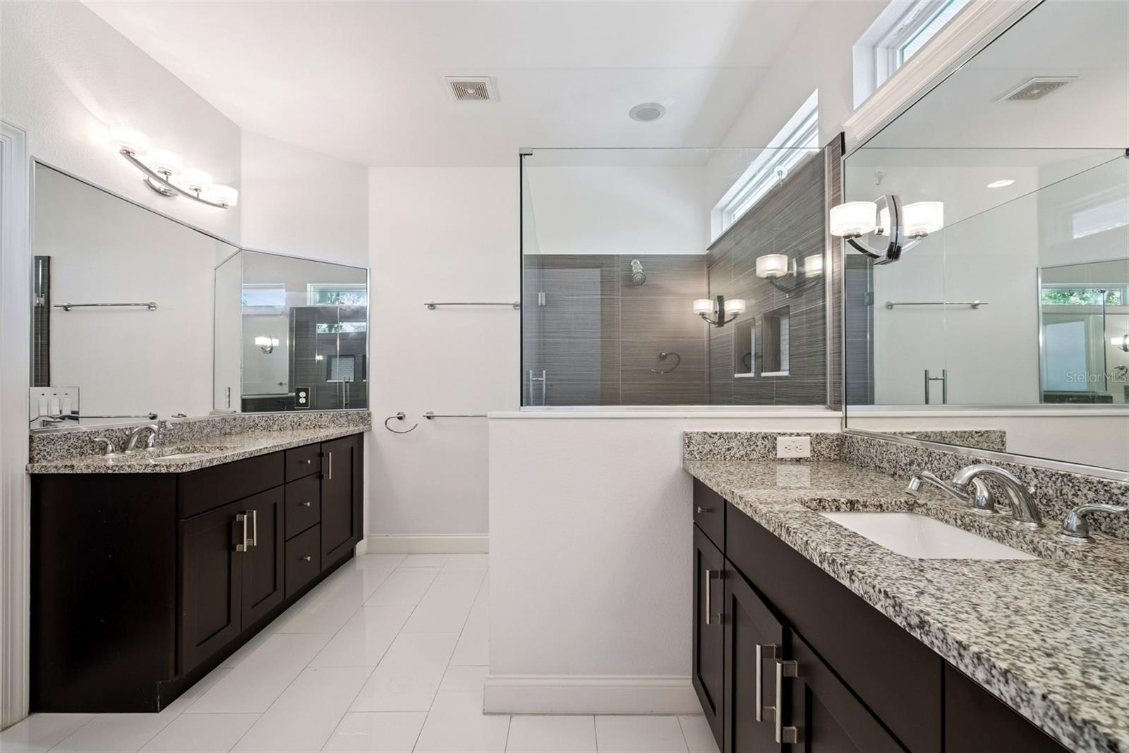 Image 27 of 66 For 2505 Depauw Avenue