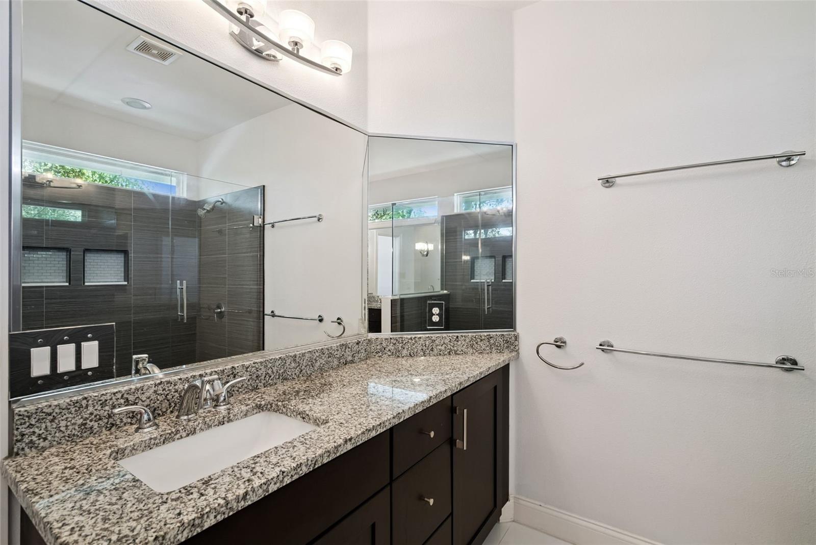 Image 28 of 66 For 2505 Depauw Avenue