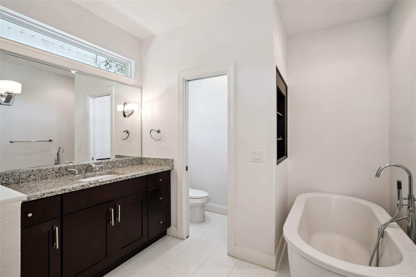 Image 30 of 66 For 2505 Depauw Avenue