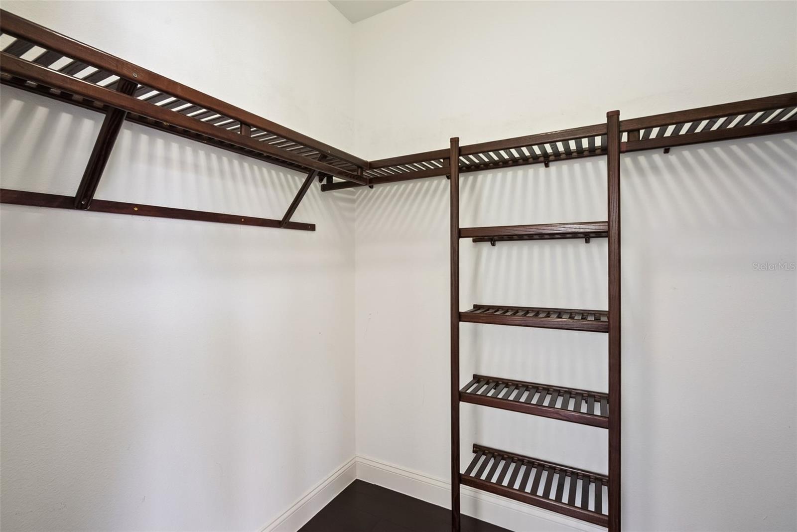 Image 34 of 66 For 2505 Depauw Avenue