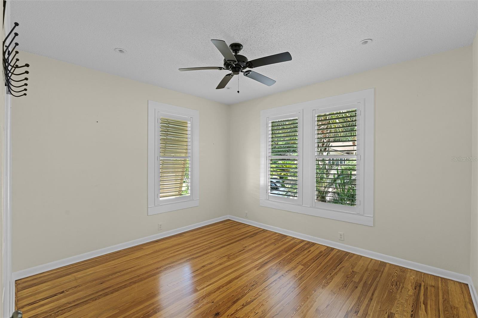 Image 9 of 13 For 706 Hillcrest Street