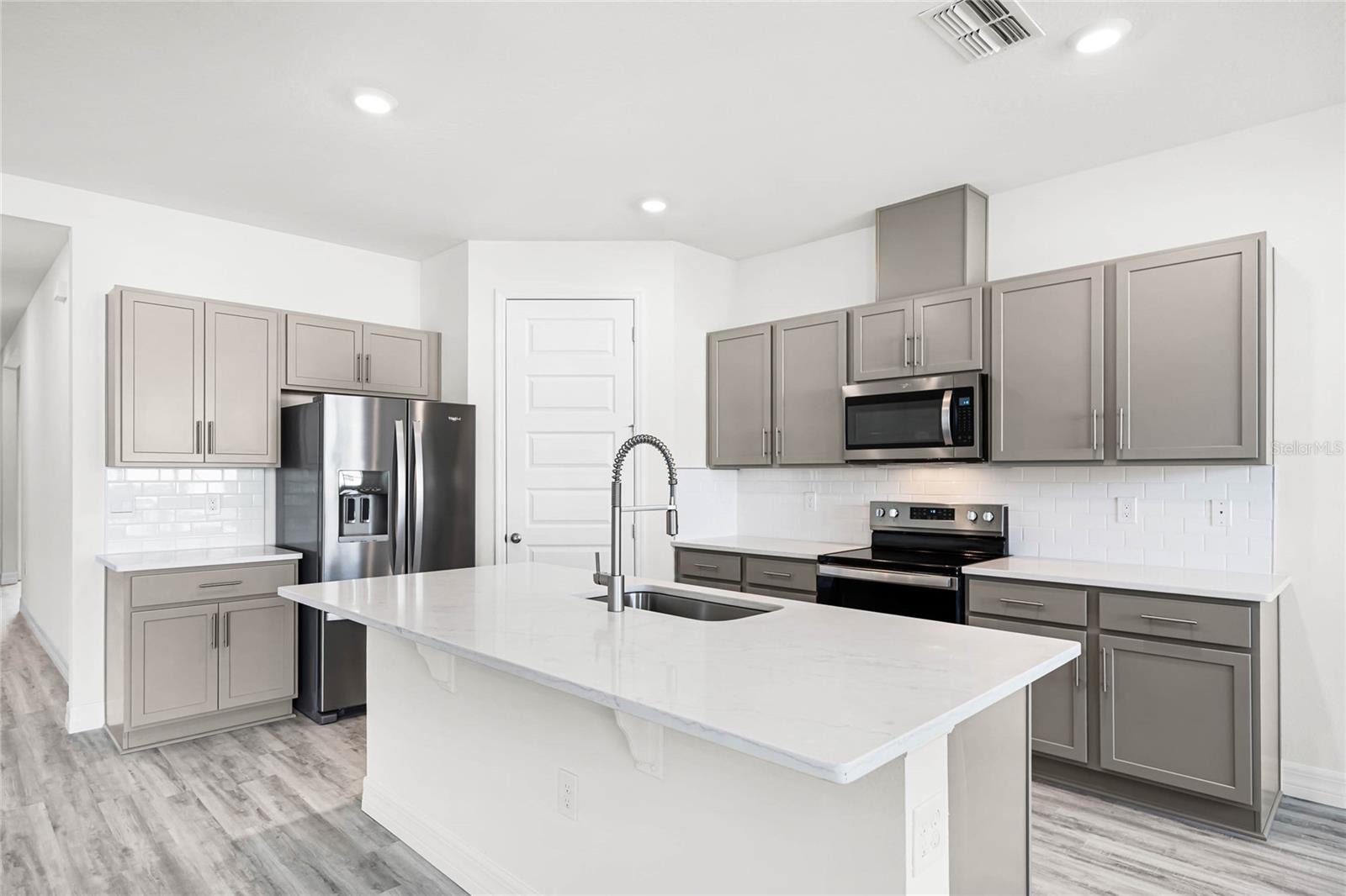 Image 6 of 33 For 5415 Cloudberry Avenue