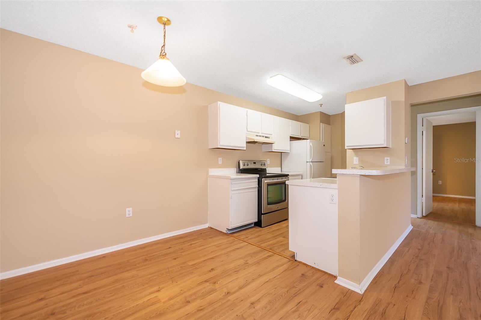 Image 5 of 21 For 956 Salt Pond Place 306