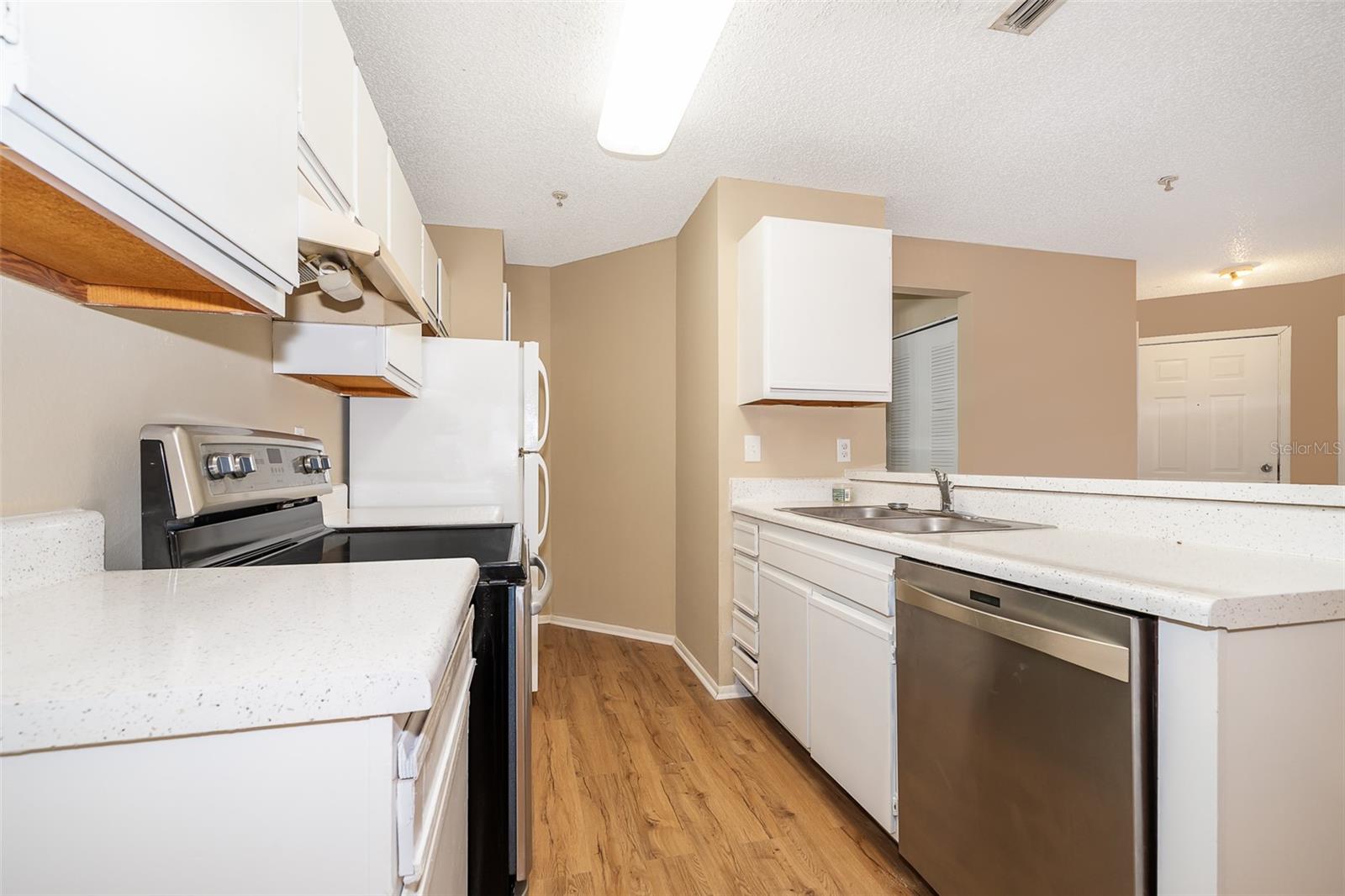 Image 8 of 21 For 956 Salt Pond Place 306