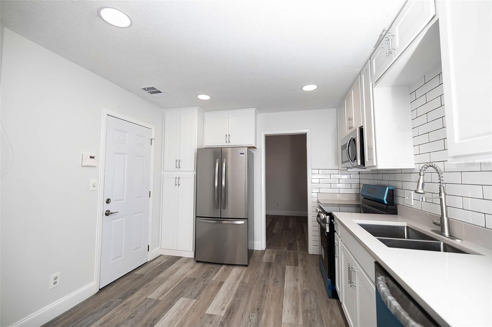 Image 14 of 17 For 1033 Old South Lane