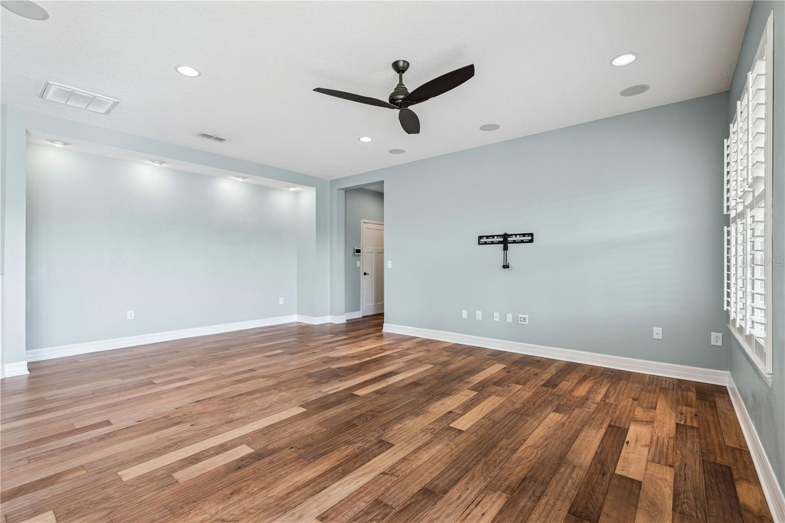 Image 11 of 44 For 11659 Acosta Avenue