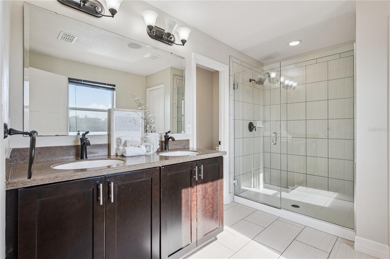 Image 25 of 44 For 11659 Acosta Avenue