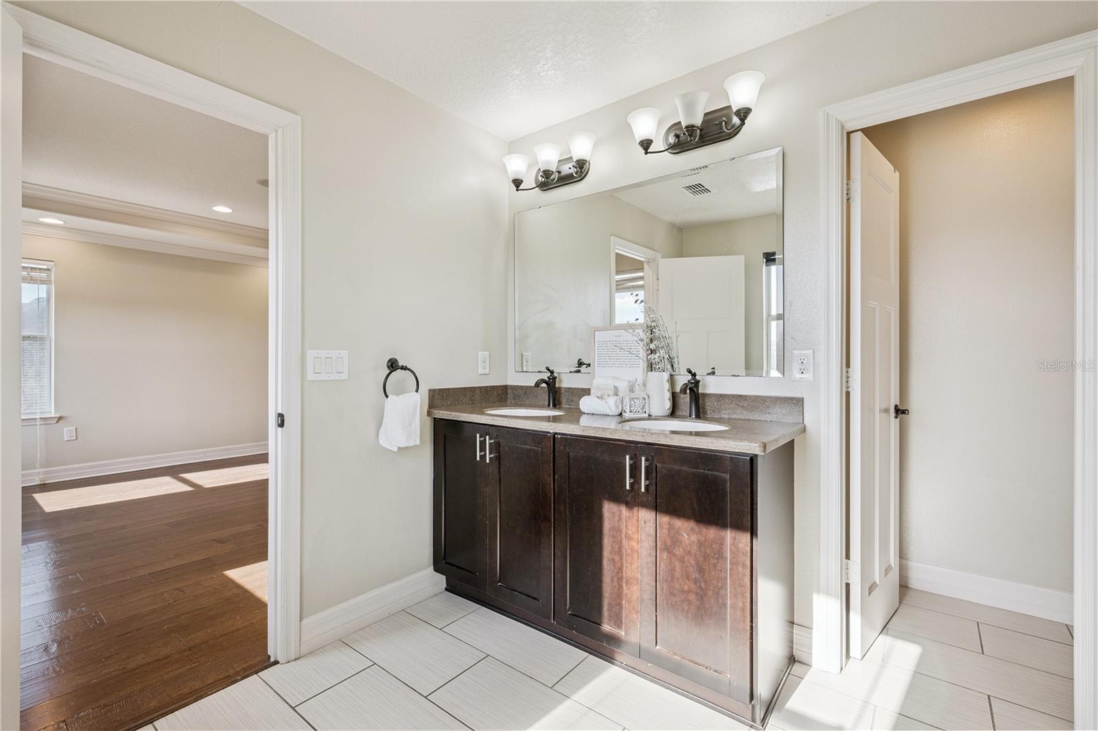 Image 26 of 44 For 11659 Acosta Avenue