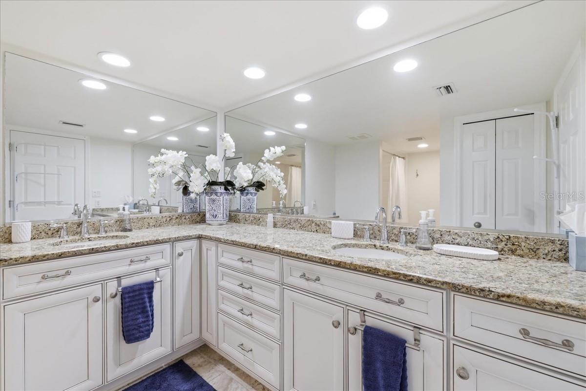 Image 13 of 29 For 601 Shreve Street 32b