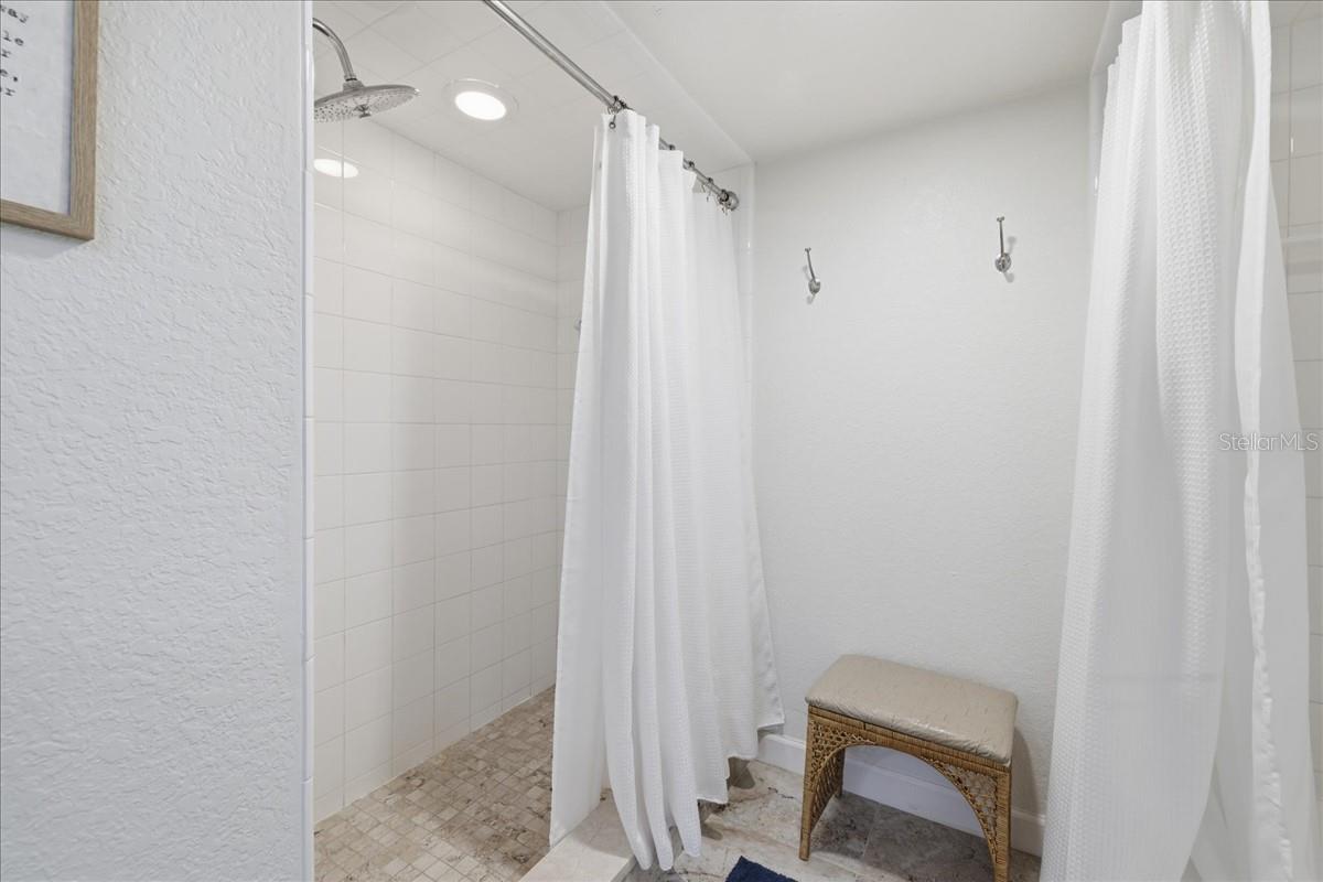 Image 14 of 29 For 601 Shreve Street 32b