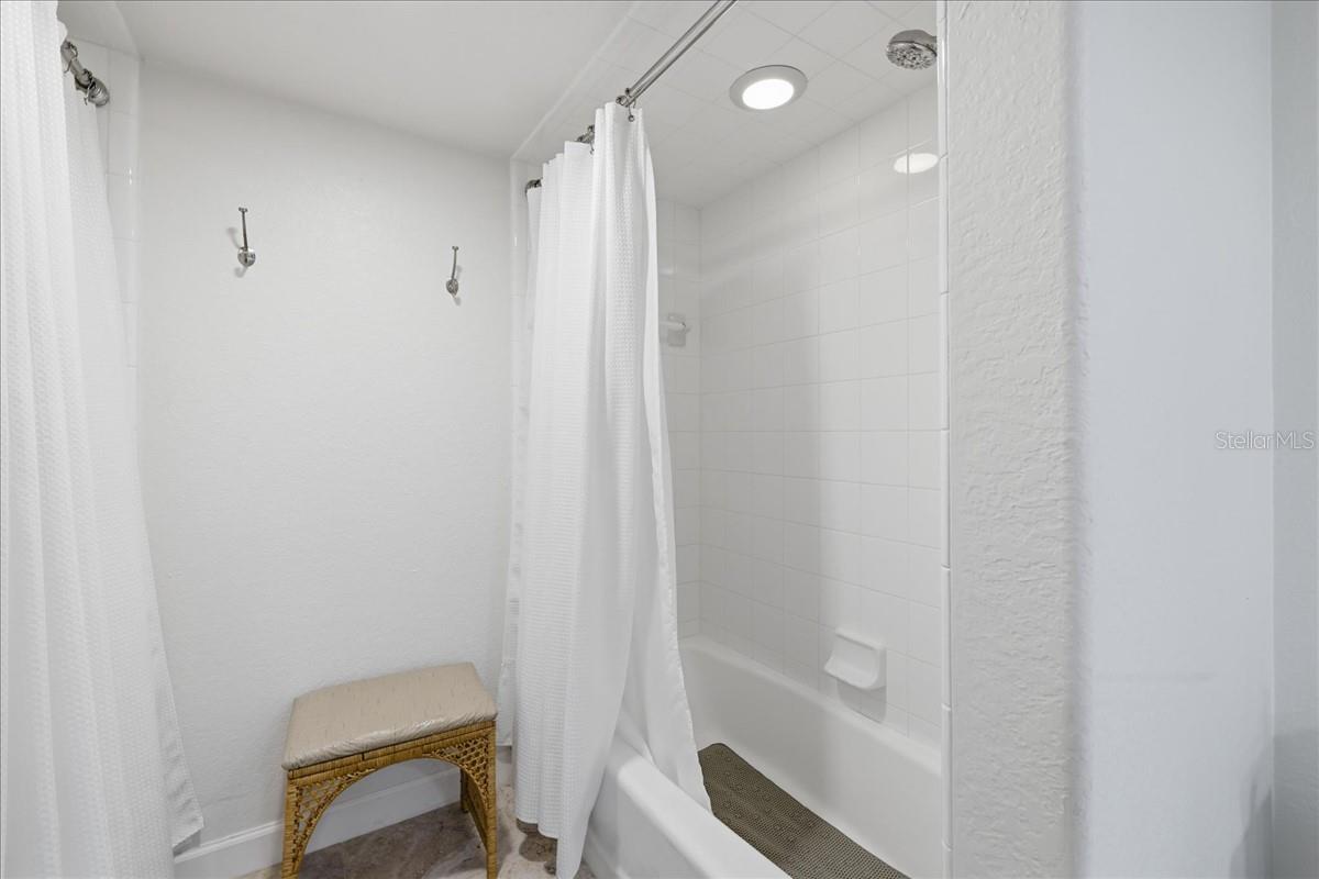 Image 15 of 29 For 601 Shreve Street 32b