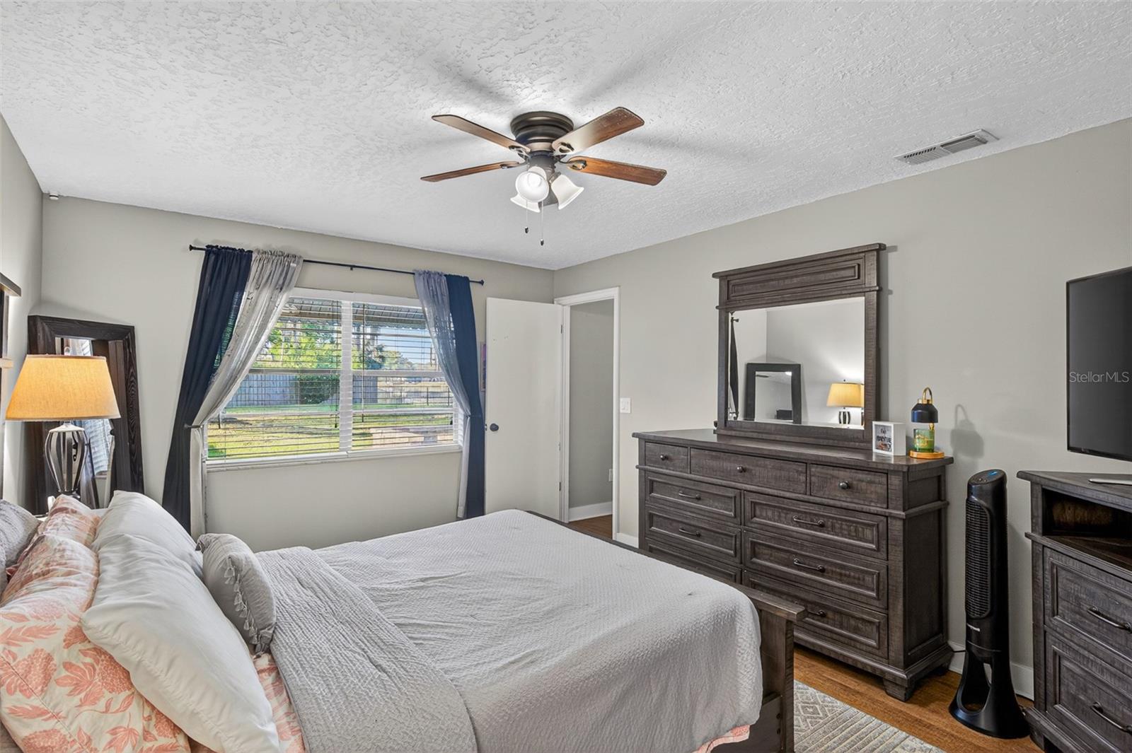 Image 17 of 46 For 214 Sheridan Avenue