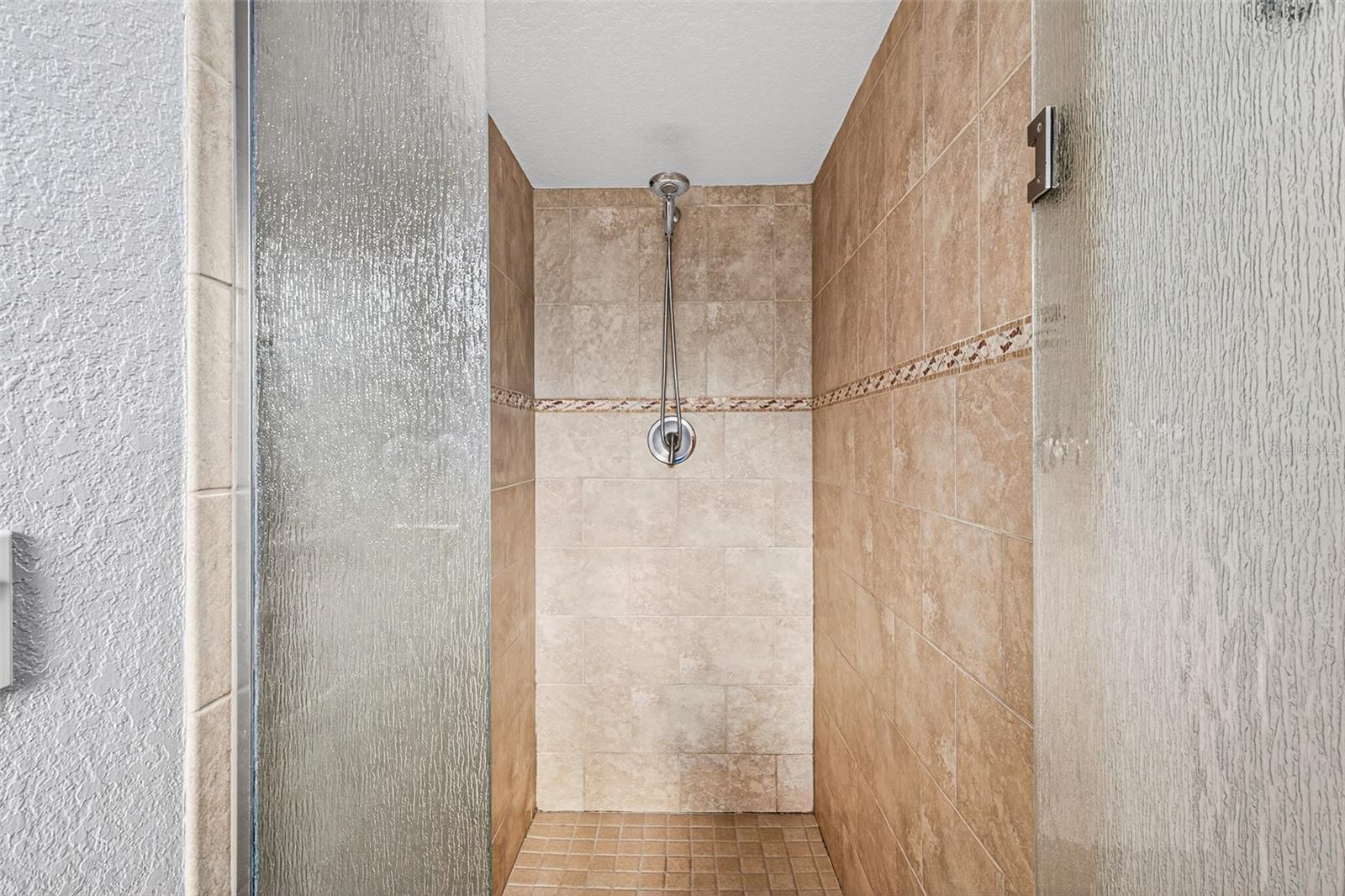 Image 20 of 46 For 214 Sheridan Avenue