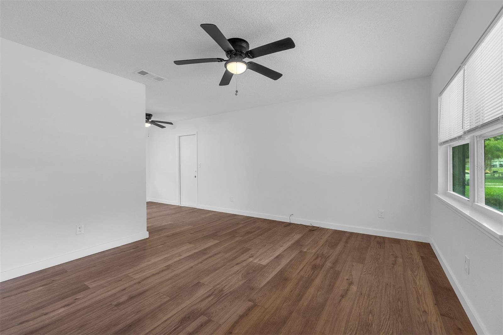 Image 2 of 30 For 7933 Arabian Place