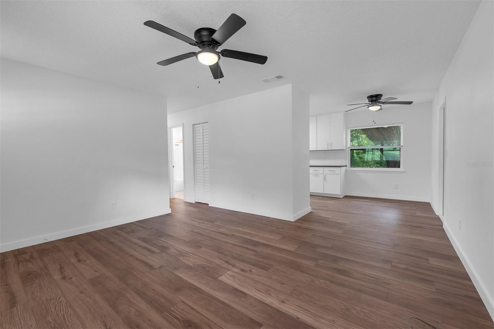 Image 3 of 30 For 7933 Arabian Place