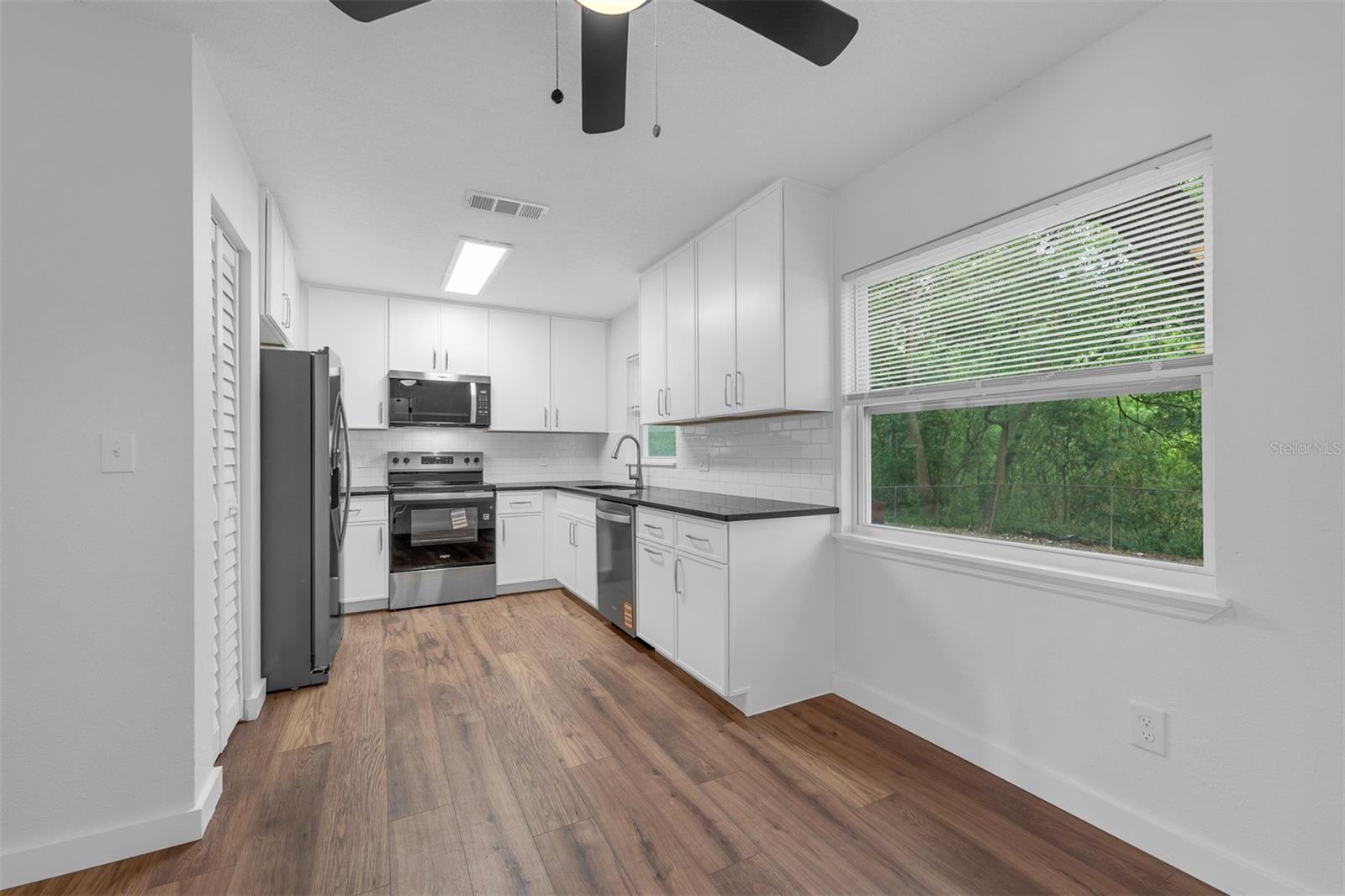 Image 5 of 30 For 7933 Arabian Place