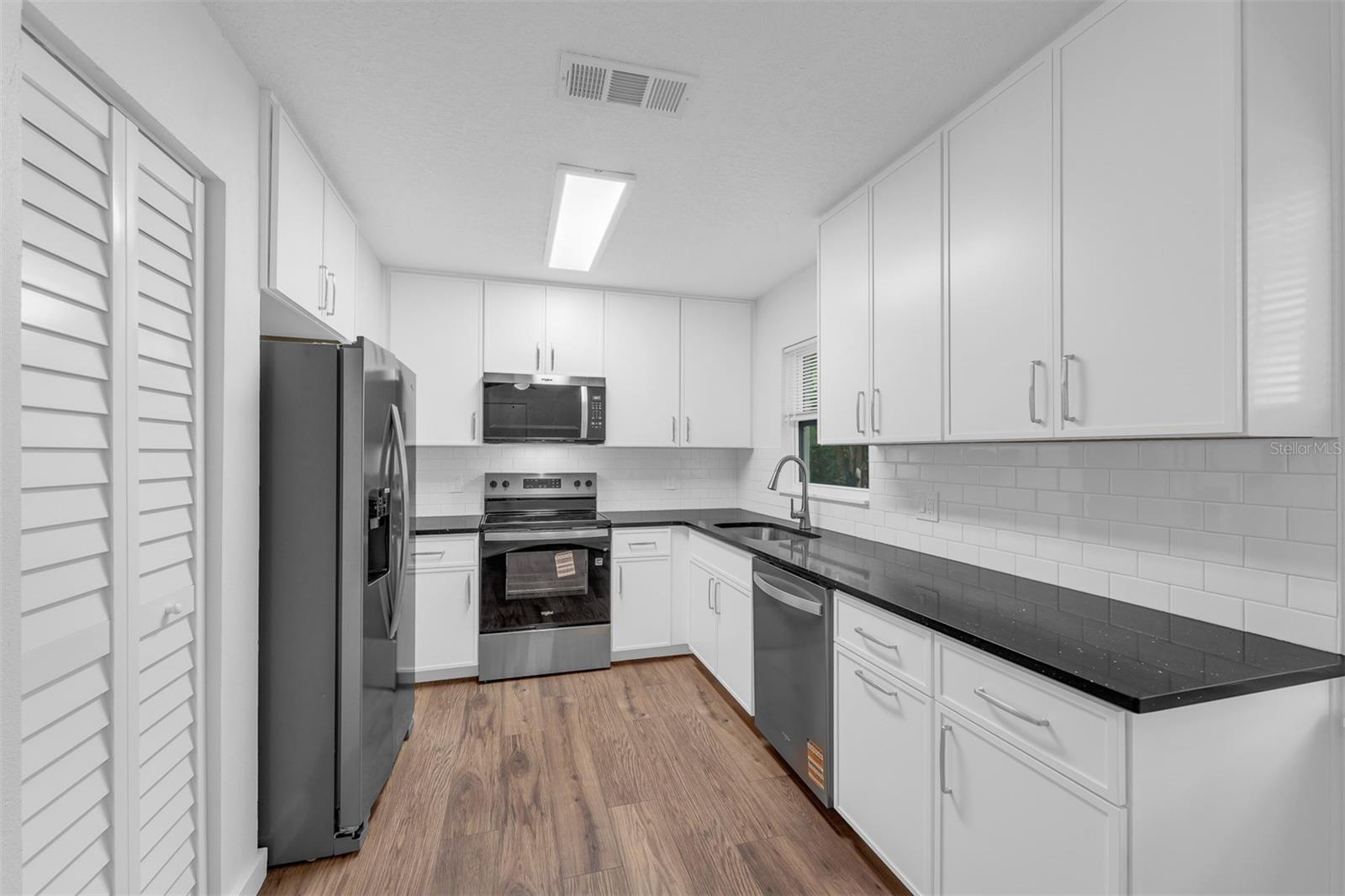 Image 6 of 30 For 7933 Arabian Place