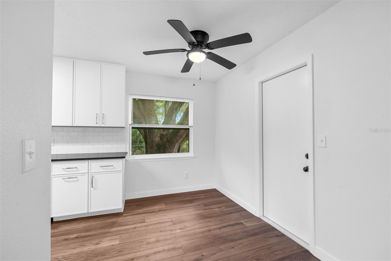 Image 9 of 30 For 7933 Arabian Place