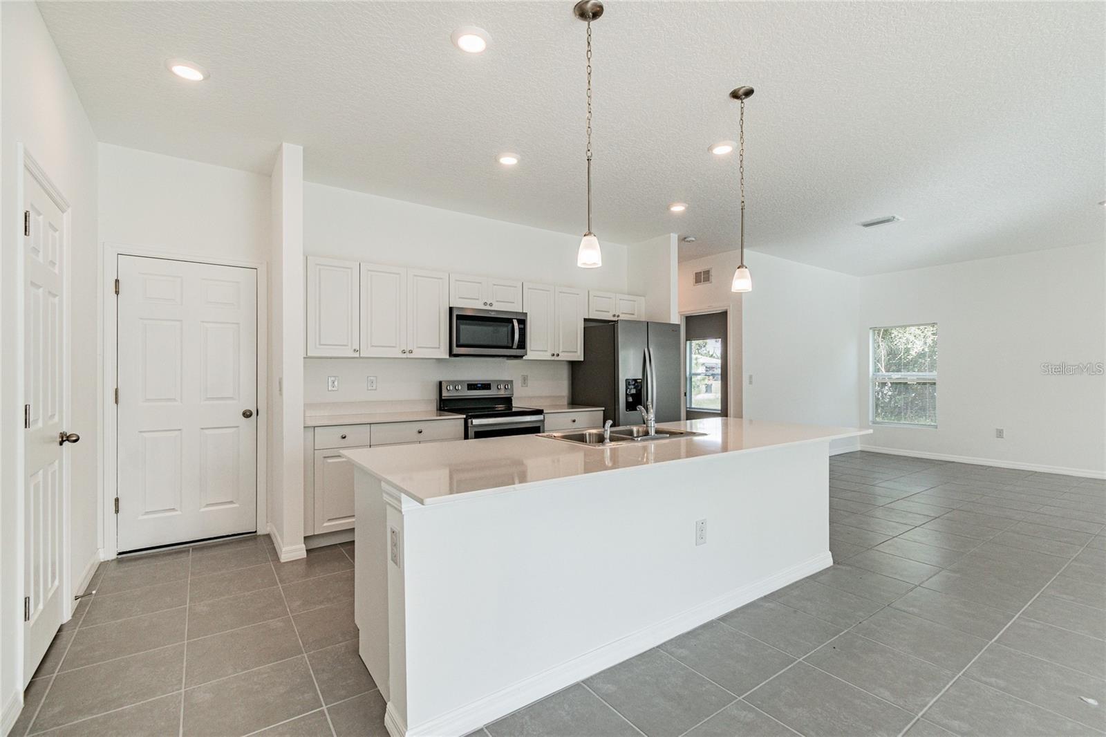 Image 7 of 30 For 889 Serenade Street Nw