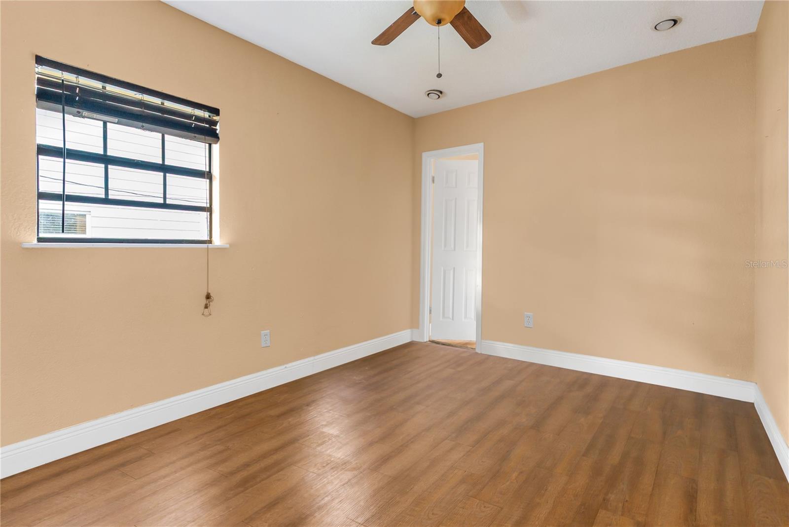 Image 17 of 42 For 2214 Depauw Avenue