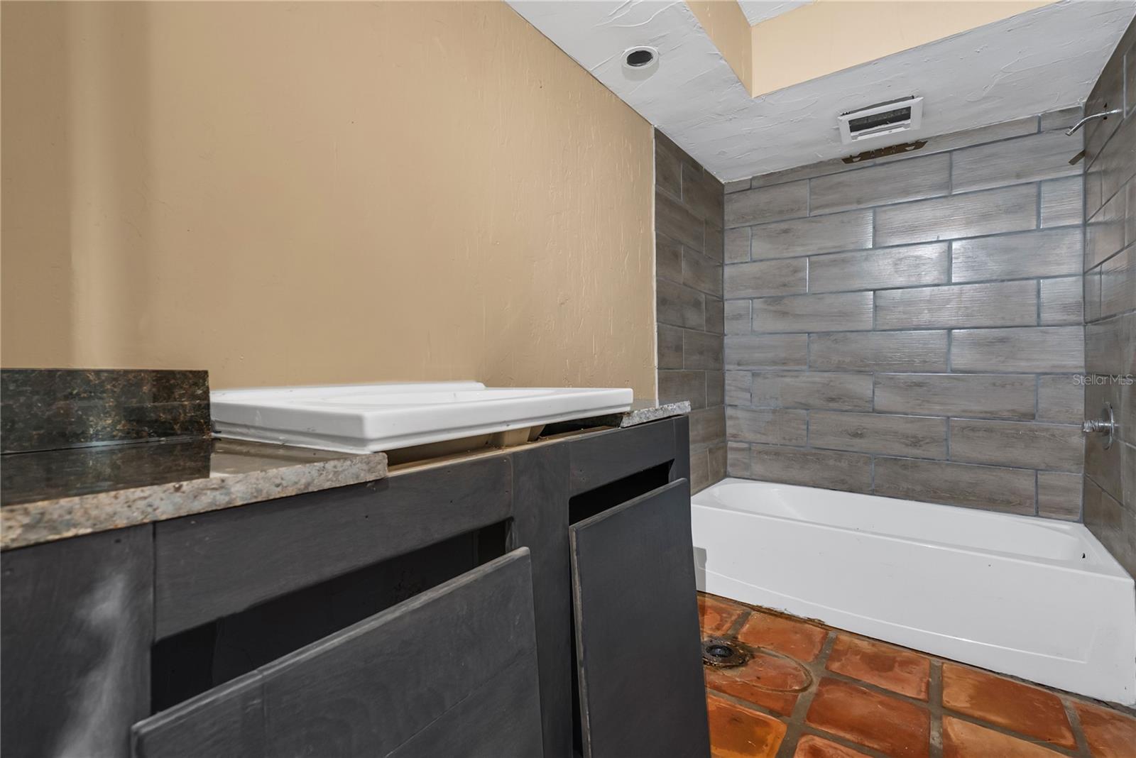 Image 23 of 42 For 2214 Depauw Avenue