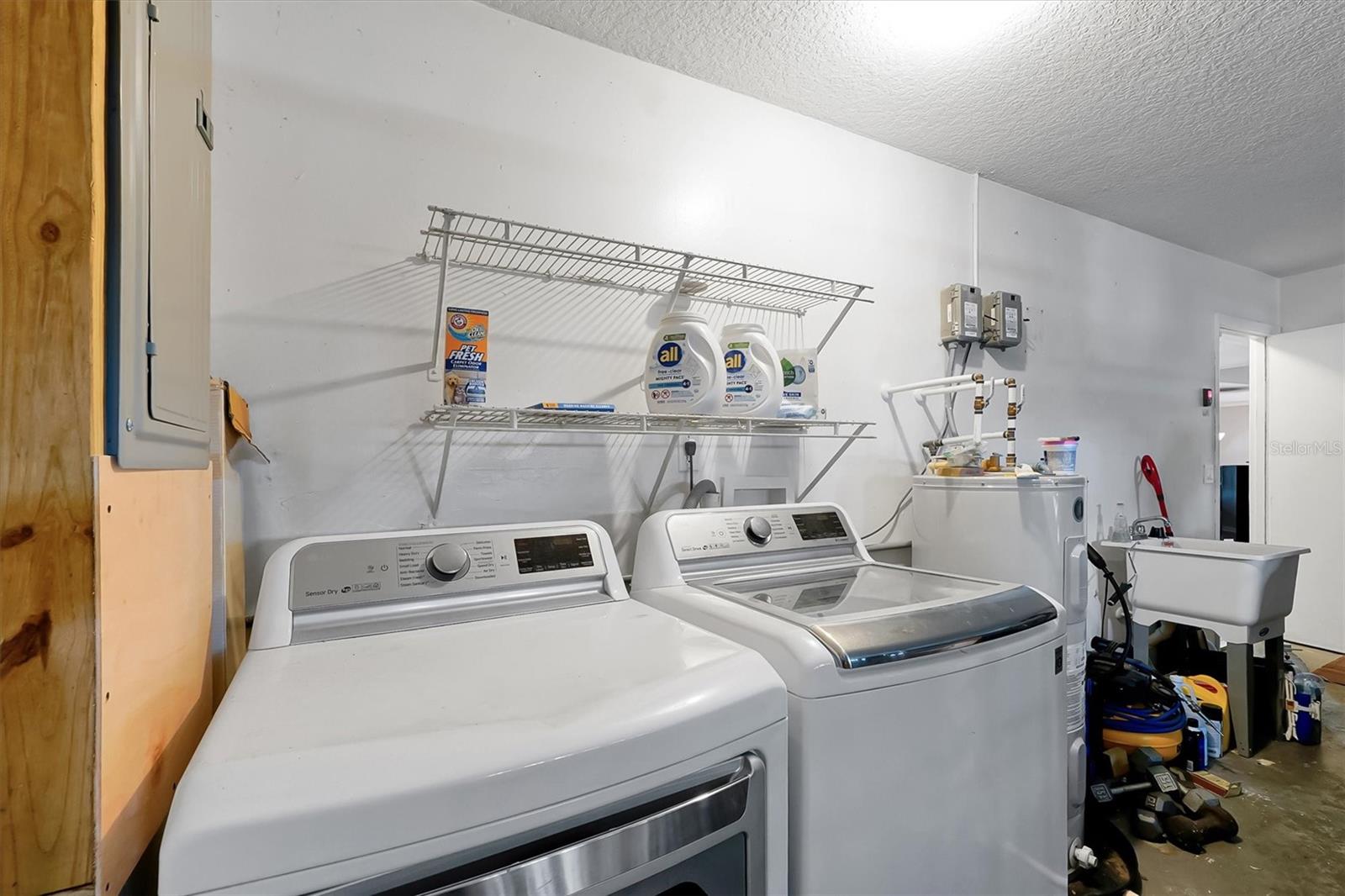 Image 21 of 28 For 623 Lakespur Lane