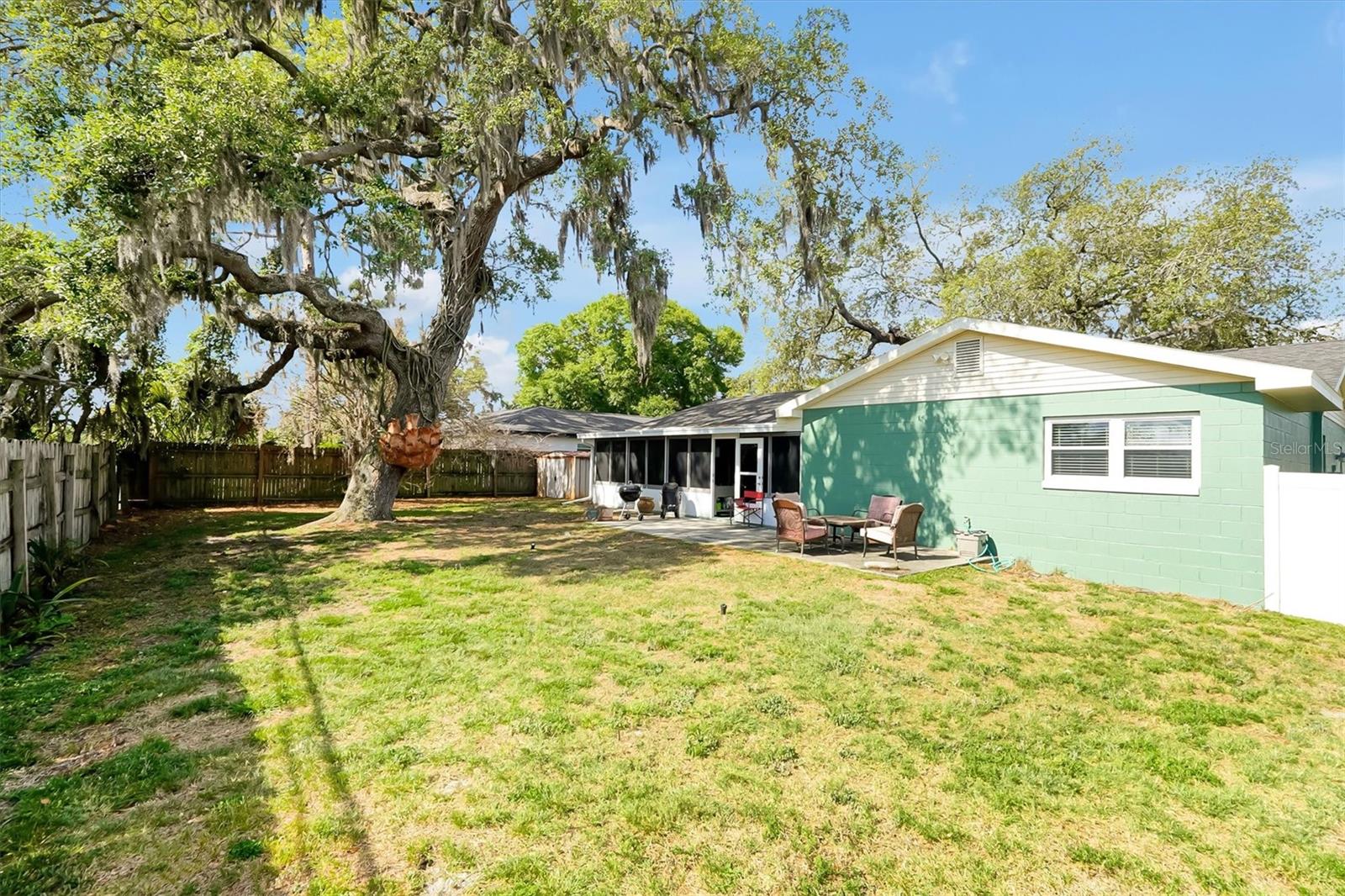 Image 24 of 28 For 623 Lakespur Lane