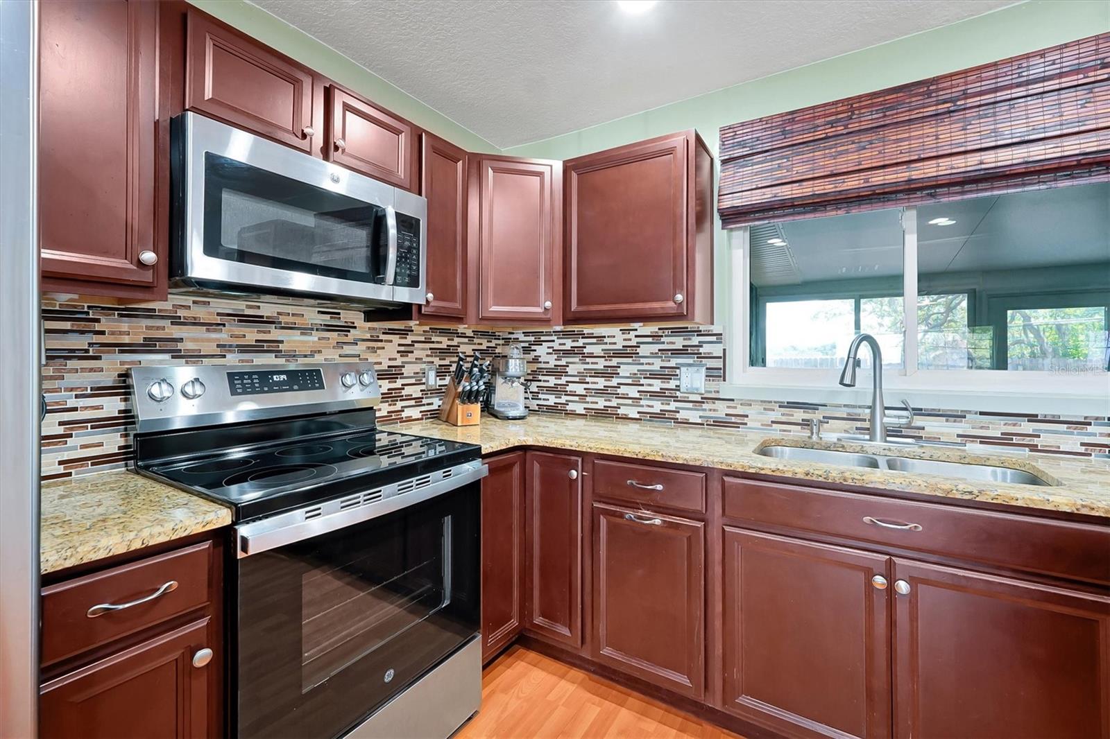 Image 9 of 28 For 623 Lakespur Lane