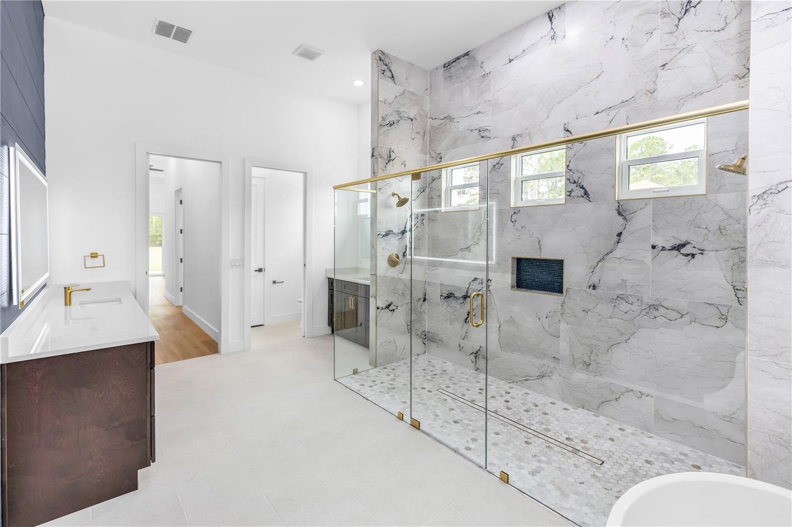 Image 17 of 46 For 19536 Mardi Gras Street