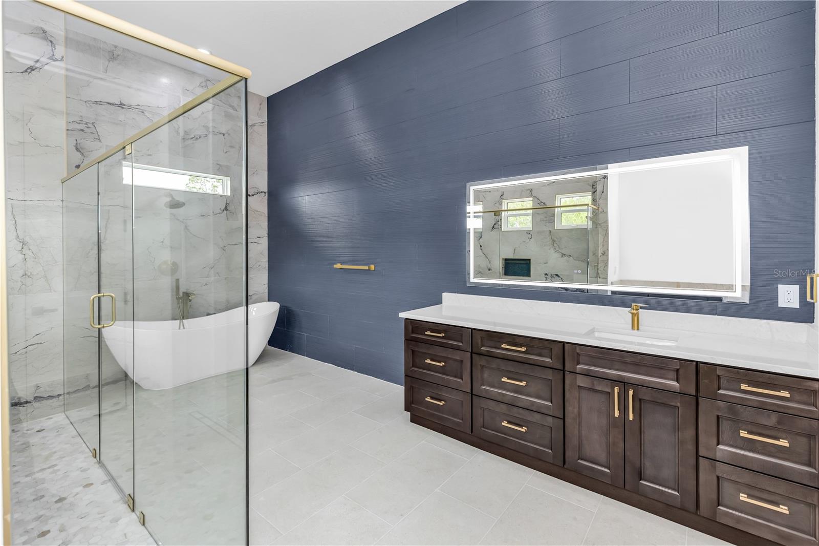 Image 19 of 46 For 19536 Mardi Gras Street