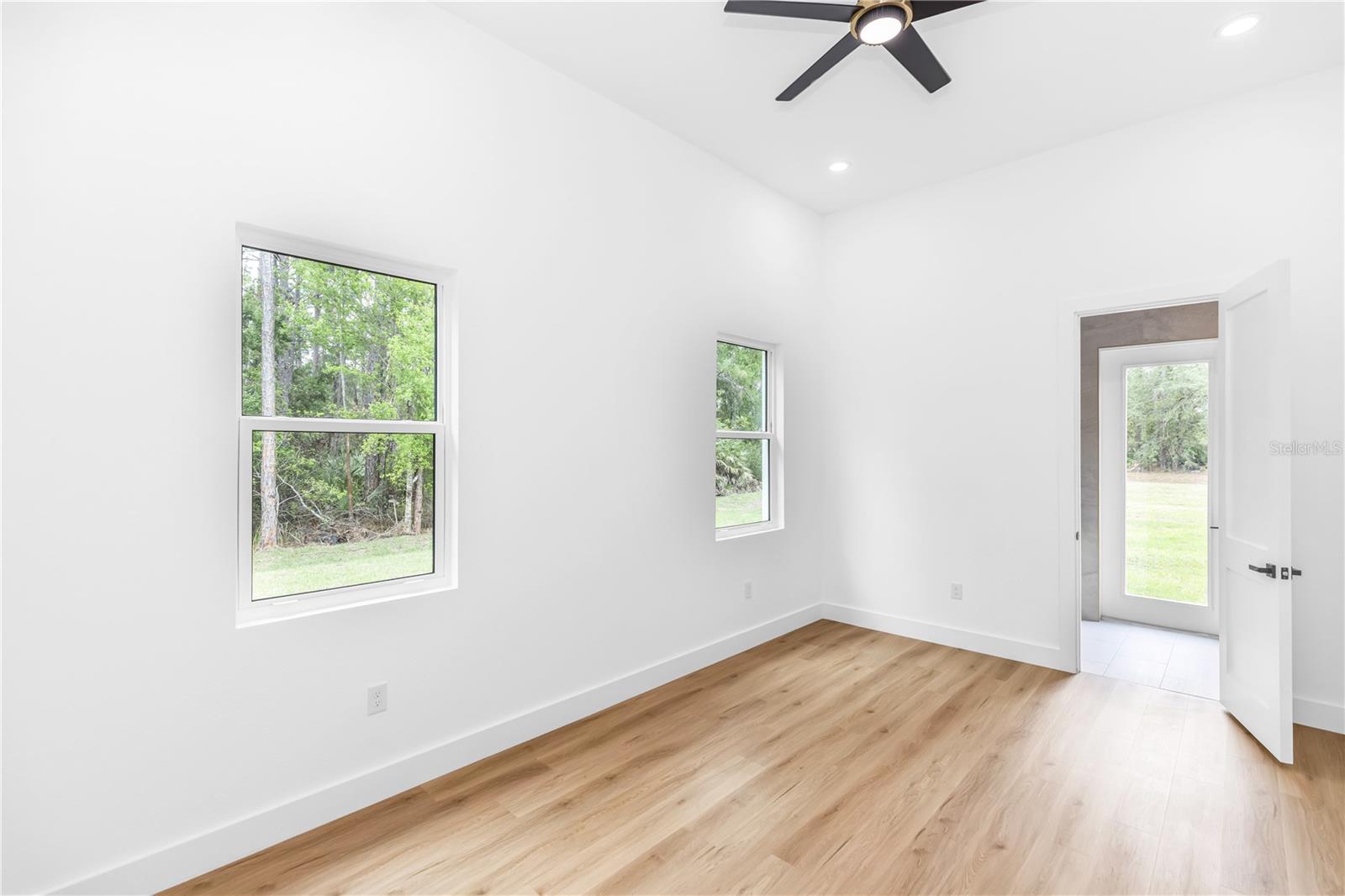 Image 21 of 46 For 19536 Mardi Gras Street