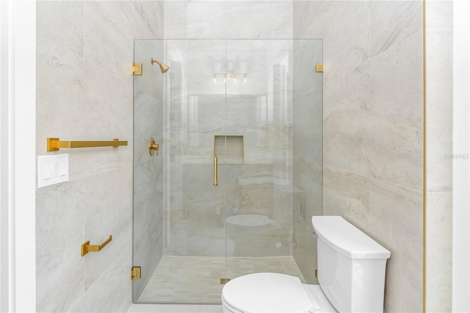 Image 23 of 46 For 19536 Mardi Gras Street