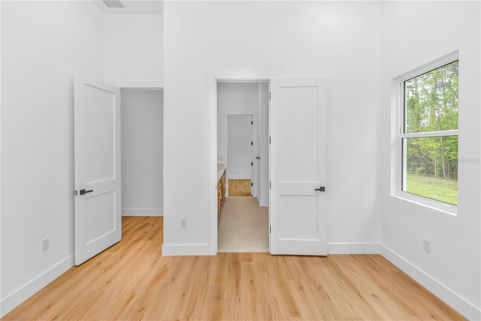 Image 25 of 46 For 19536 Mardi Gras Street