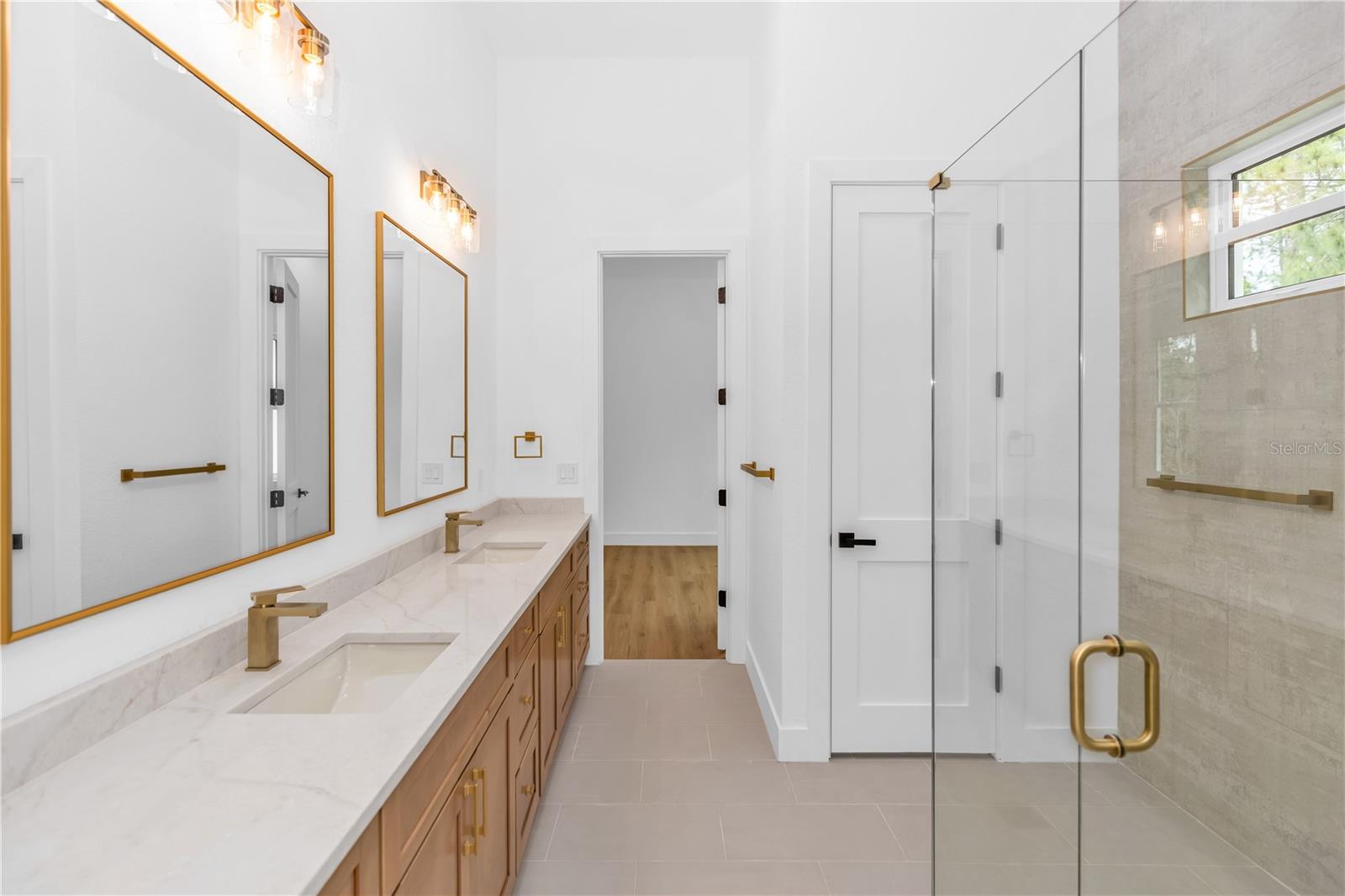 Image 26 of 46 For 19536 Mardi Gras Street