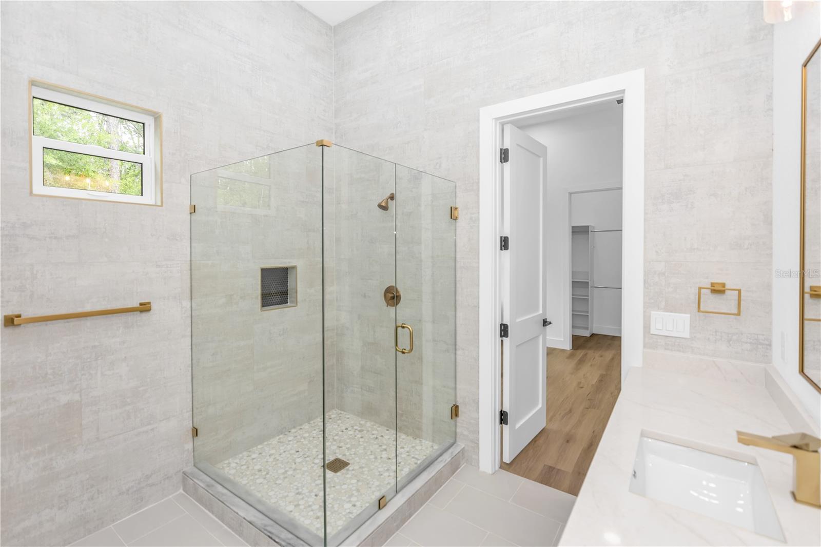 Image 27 of 46 For 19536 Mardi Gras Street