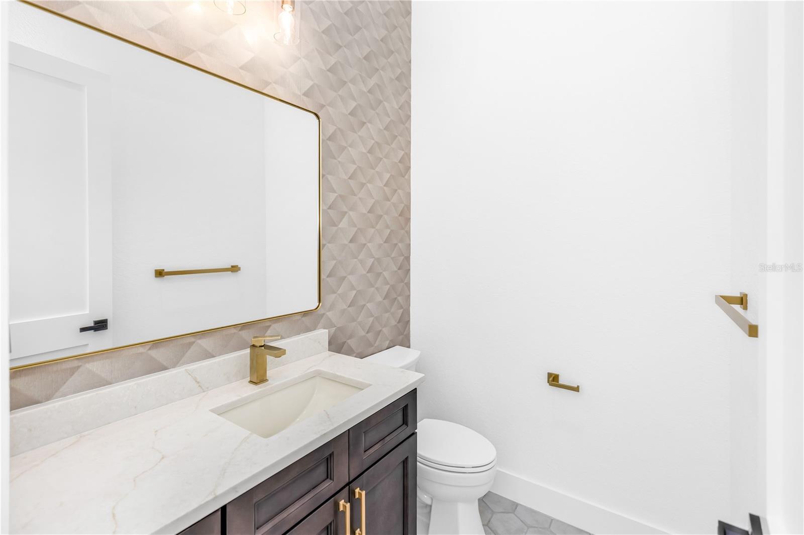 Image 32 of 46 For 19536 Mardi Gras Street