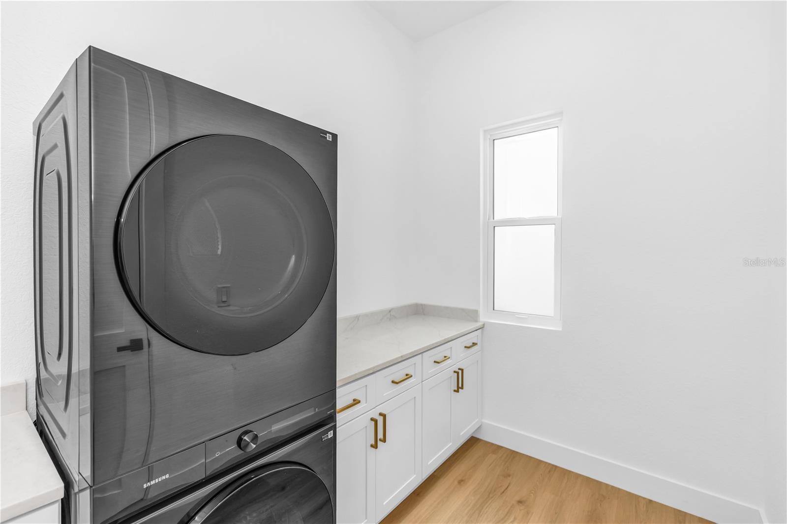 Image 33 of 46 For 19536 Mardi Gras Street