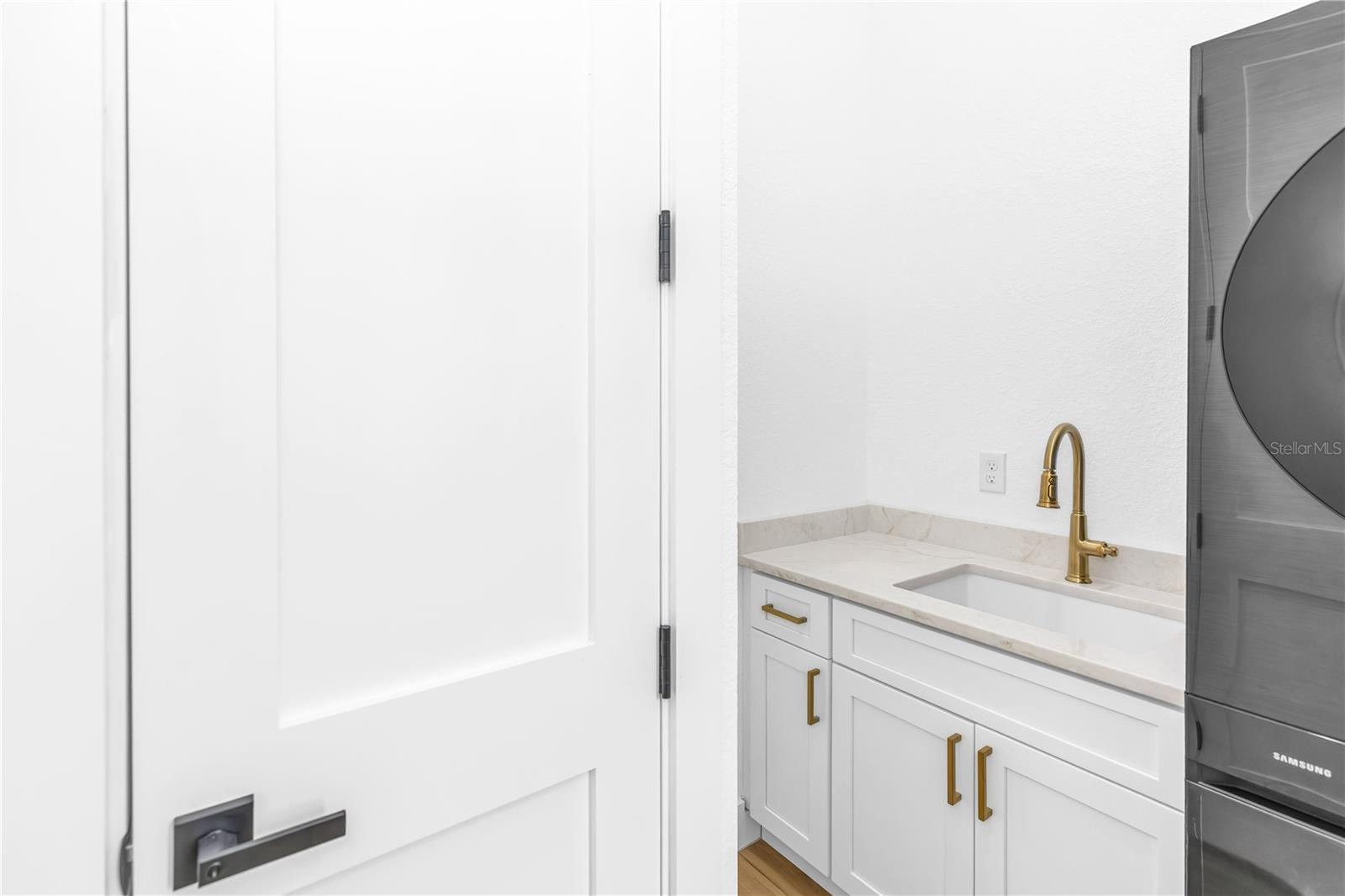 Image 34 of 46 For 19536 Mardi Gras Street