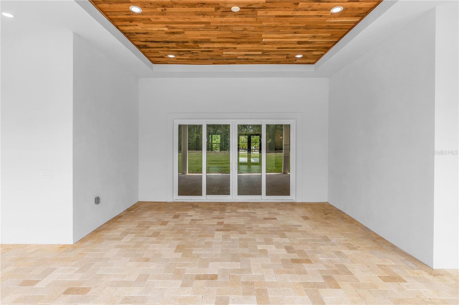 Image 36 of 46 For 19536 Mardi Gras Street