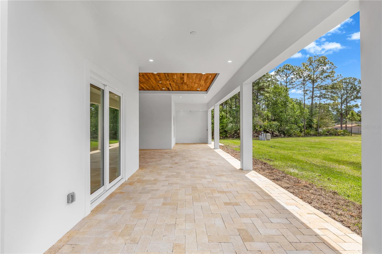 Image 37 of 46 For 19536 Mardi Gras Street