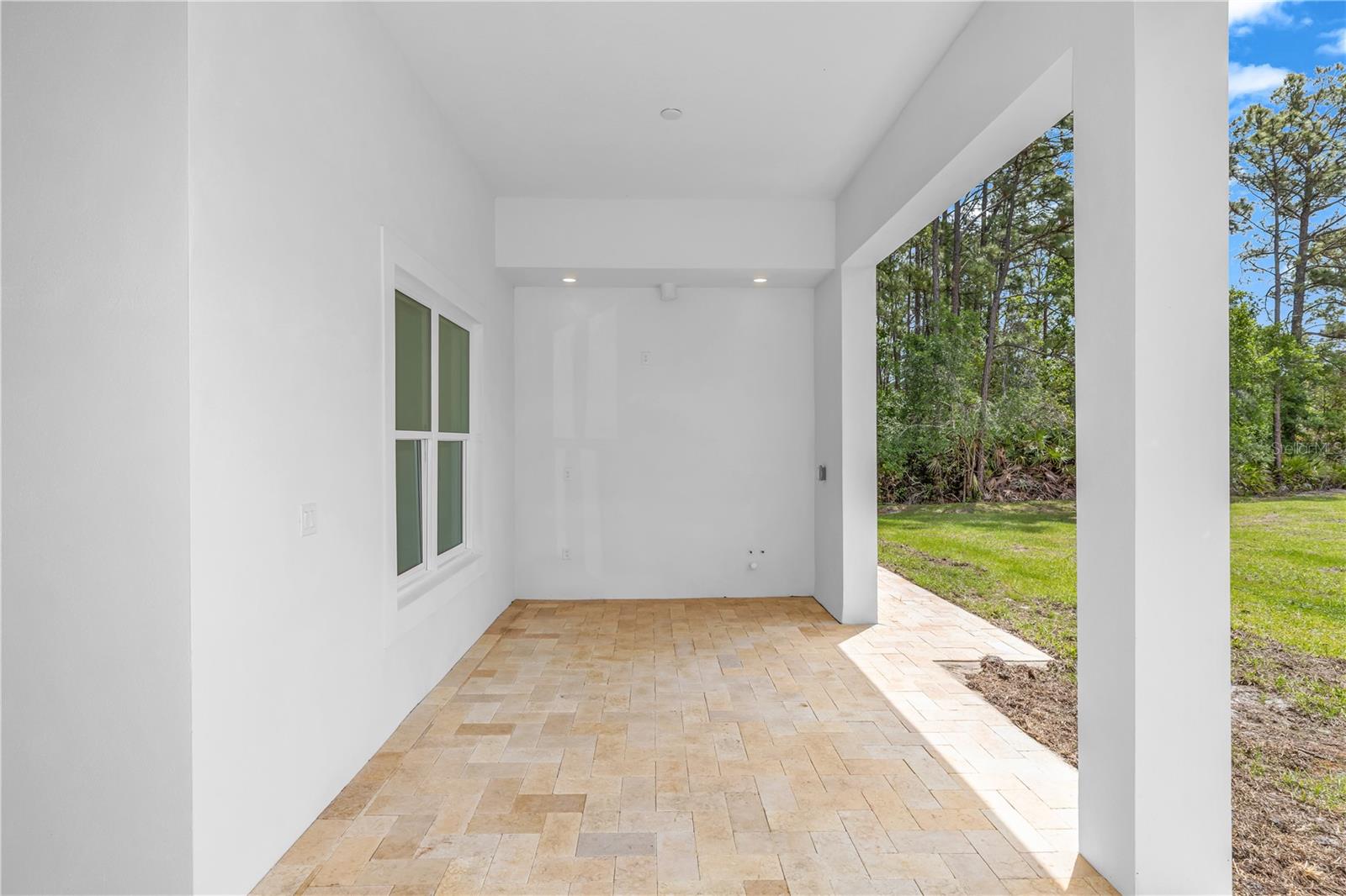 Image 38 of 46 For 19536 Mardi Gras Street