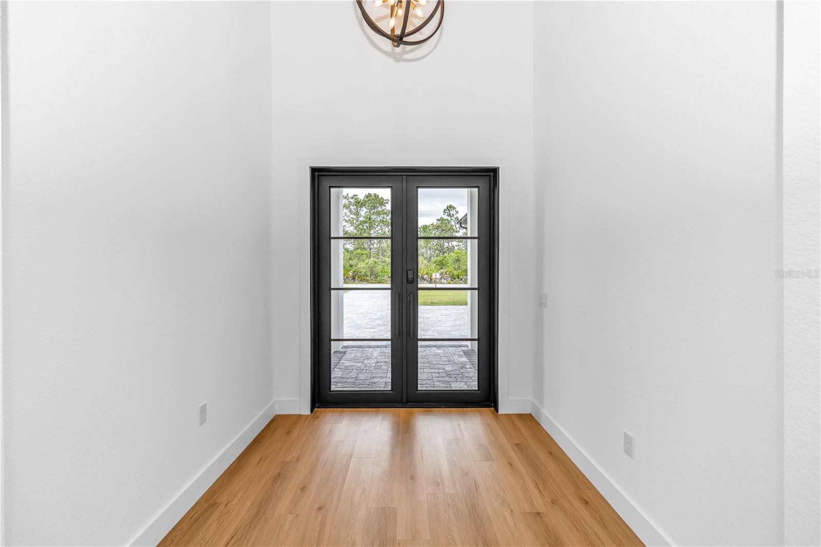 Image 7 of 46 For 19536 Mardi Gras Street